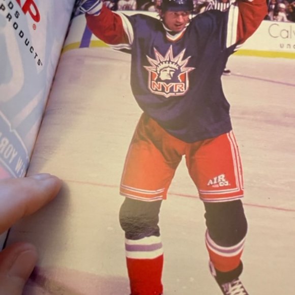 NY Rangers Media Guide 1997-1998 Brian Leetch Cover Tom Seaver Ad on back EUC - Picture 10 of 10